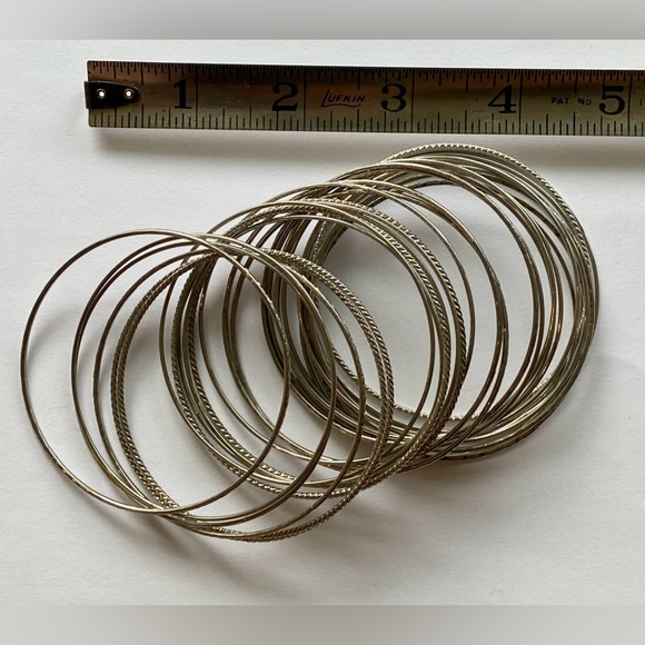 Silver Tone Bracelet Lot of 29 Stackable Skinny Bangles - Picture 4 of 6